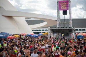 Segurança reforçada no Carnaval de Brasília 2026 com drones e policiamento especial para proteger foliões