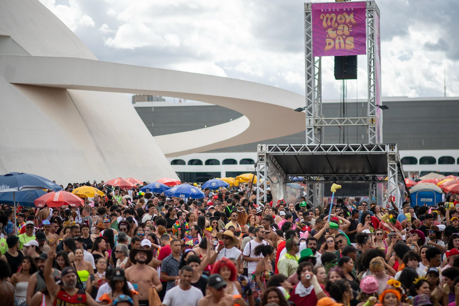 Segurança reforçada no Carnaval de Brasília 2026 com drones e policiamento especial para proteger foliões