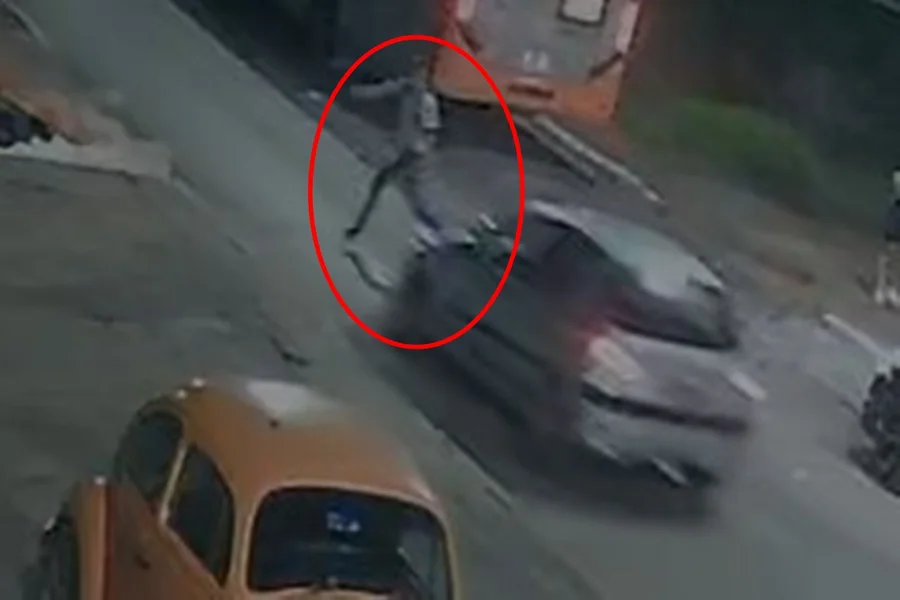 Homem E Atropelado E Mortorista Foge — Distrito Federal