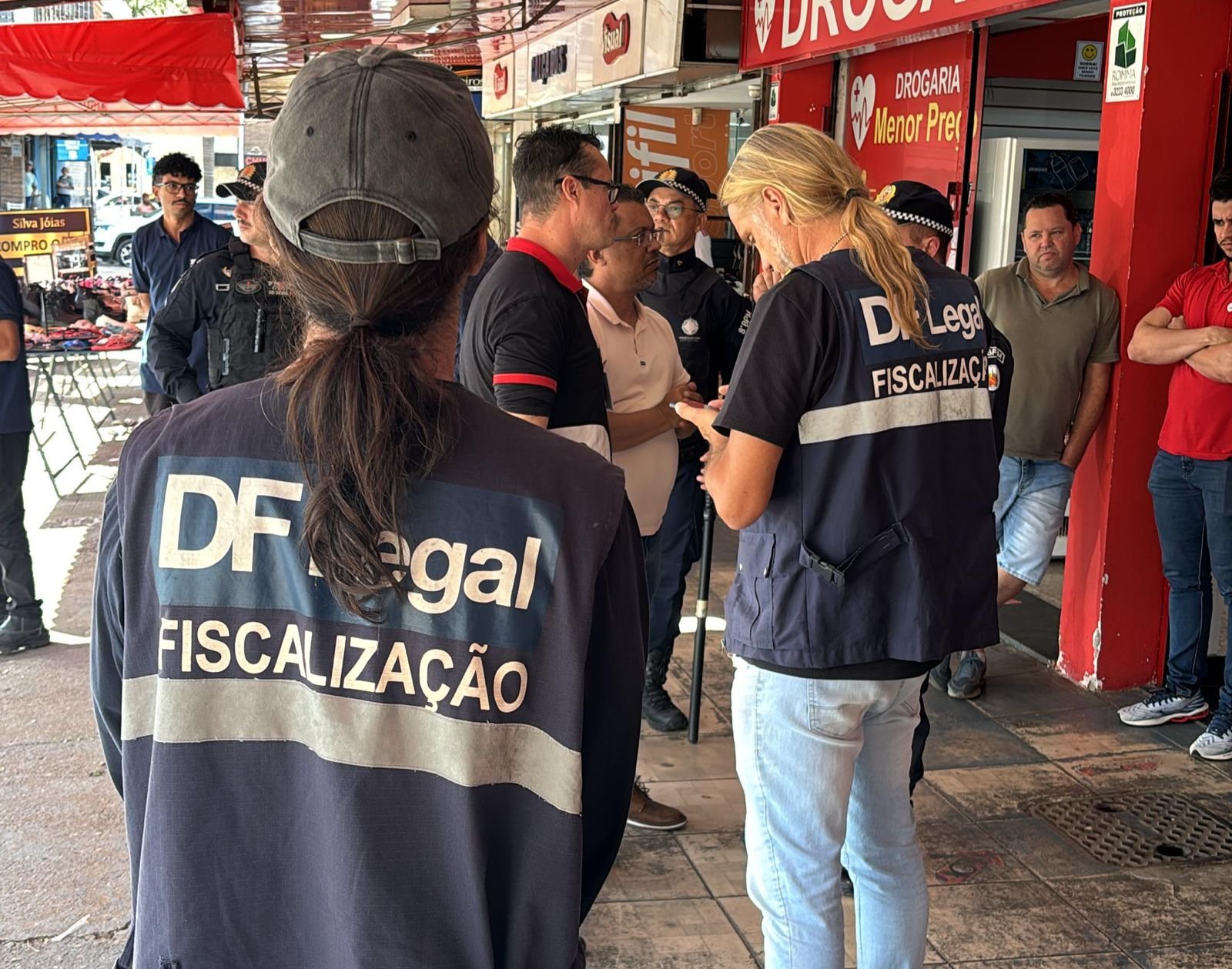 DF Legal, PM e administração fazem ação de ordenamento e segurança no centro de Ceilândia