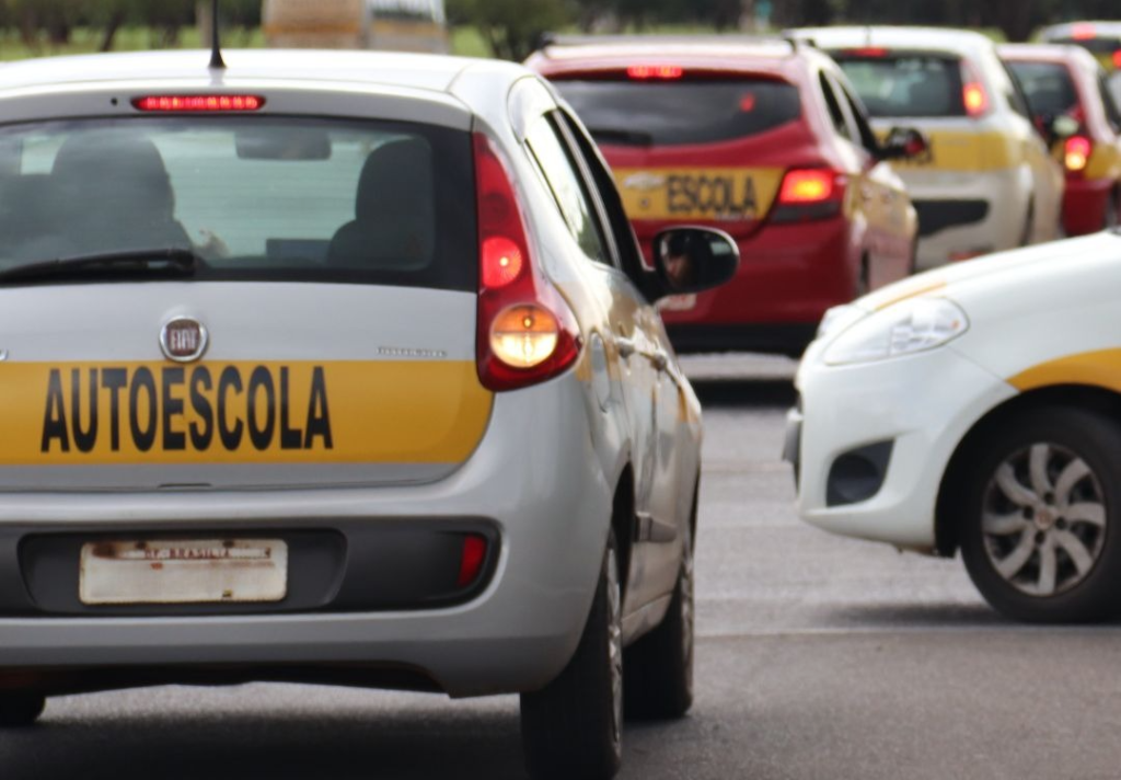 Detran-DF divulga novas regras para instrutor de trânsito autorizado a atuar sem vínculo com autoescola