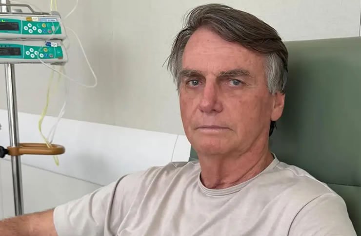 Jair Bolsonaro em leito hospitalar