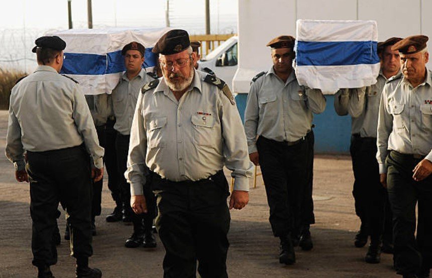 Israel ataca comandante do Hezbollah em Beirute e planeja ocupar sul do Líbano