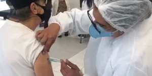 Ministério da Saúde envia 2,2 milhões de doses atualizadas contra covid-19 aos estados