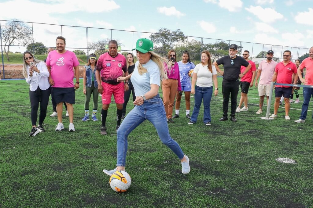Campo sintético do Alvorada é reinaugurado no Gama após reforma de R$ 2,9 milhões