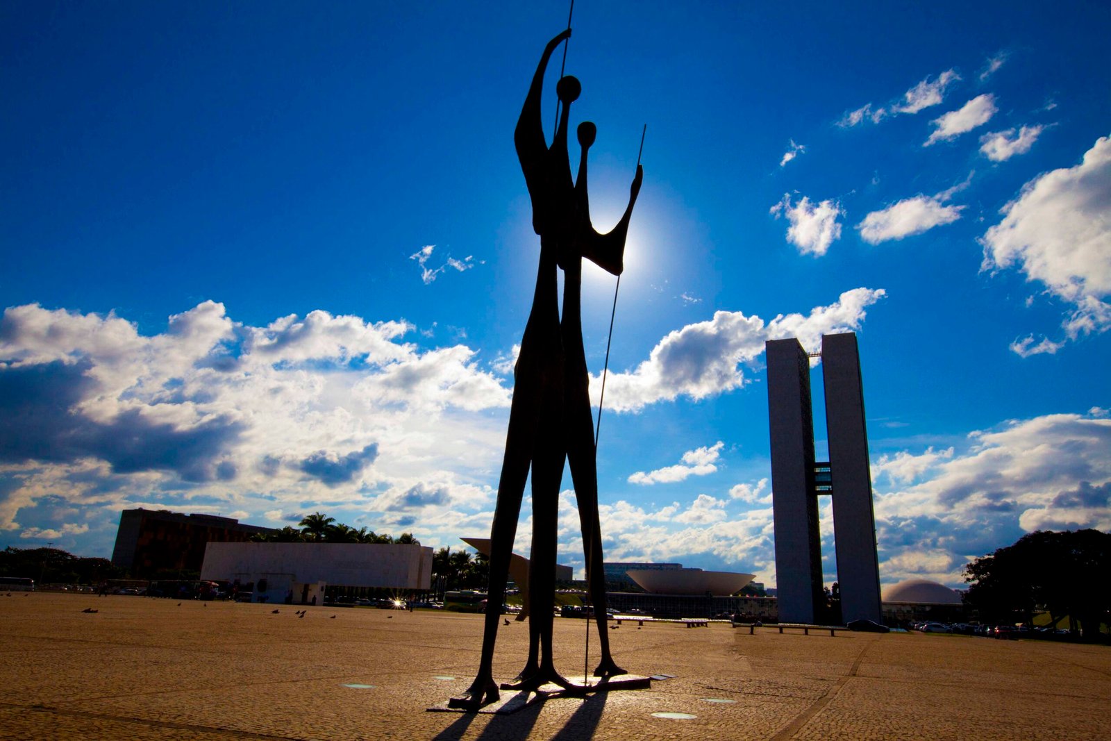 Dicas do feriado: Maratona, Esplanada e city tour de ônibus a hidrogênio em Brasília