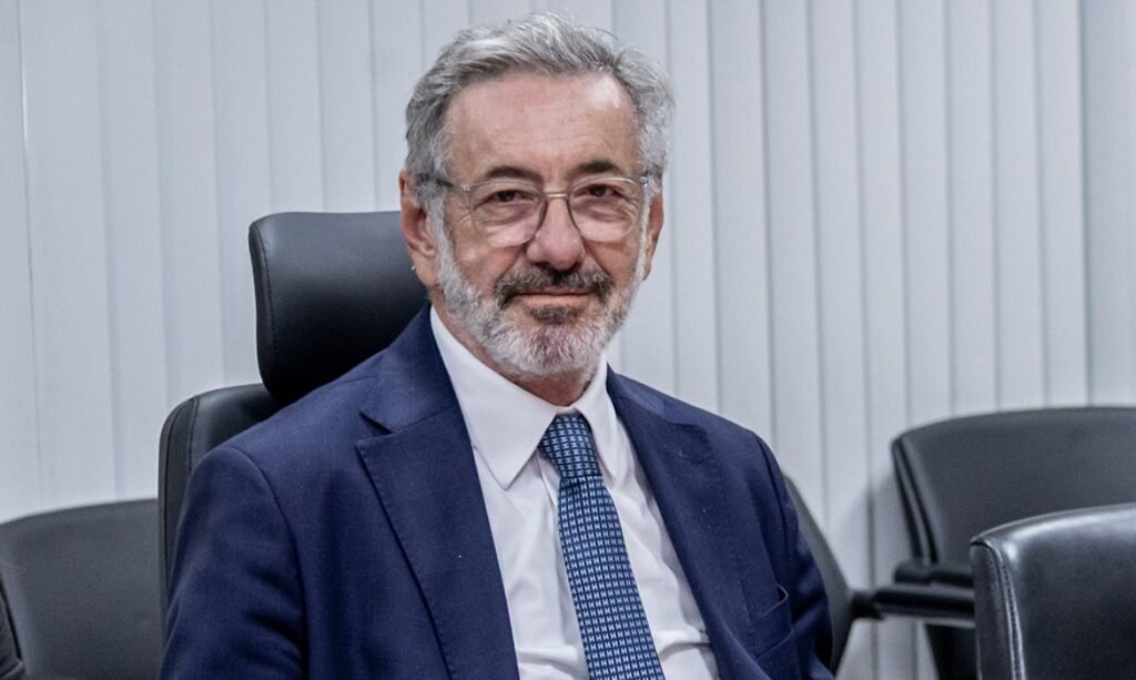 Ministro do MDIC defende jornada de 40 horas como tendência mundial e prioriza indústria nacional