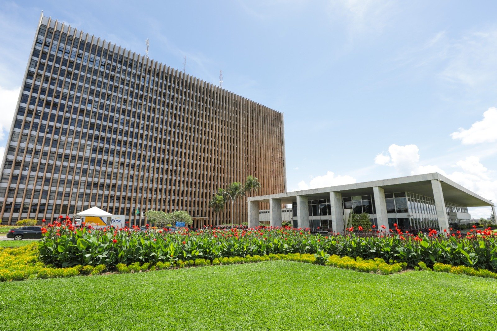 Celina nomeia novos gestores para o Iprev-DF e o Inas em edição extra do DODF