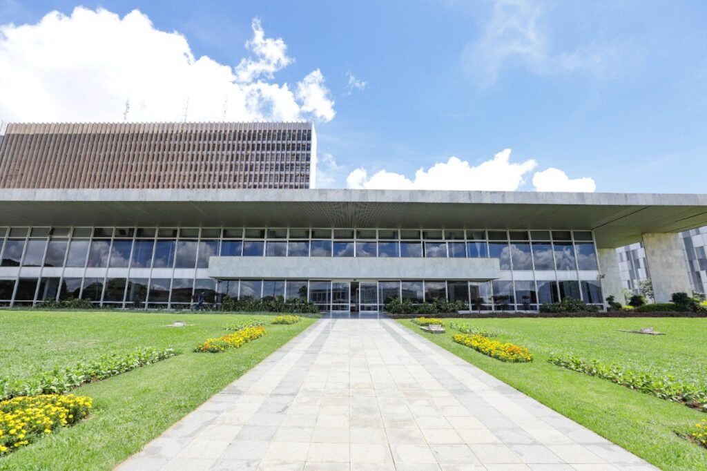 Decreto dá autonomia à Secretaria de Governança Digital para contratar soluções de tecnologia no DF