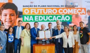 Lula sanciona Plano Nacional de Educação com meta de 10% do PIB investido em educação