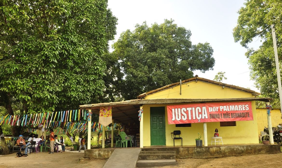 Julgamento de réus pelo assassinato de mãe Bernadete é retomado nesta terça em Salvador