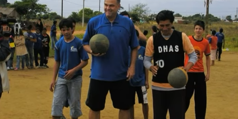 Projeto viabilizado por Oscar Schmidt vence torneio escolar nacional de basquete