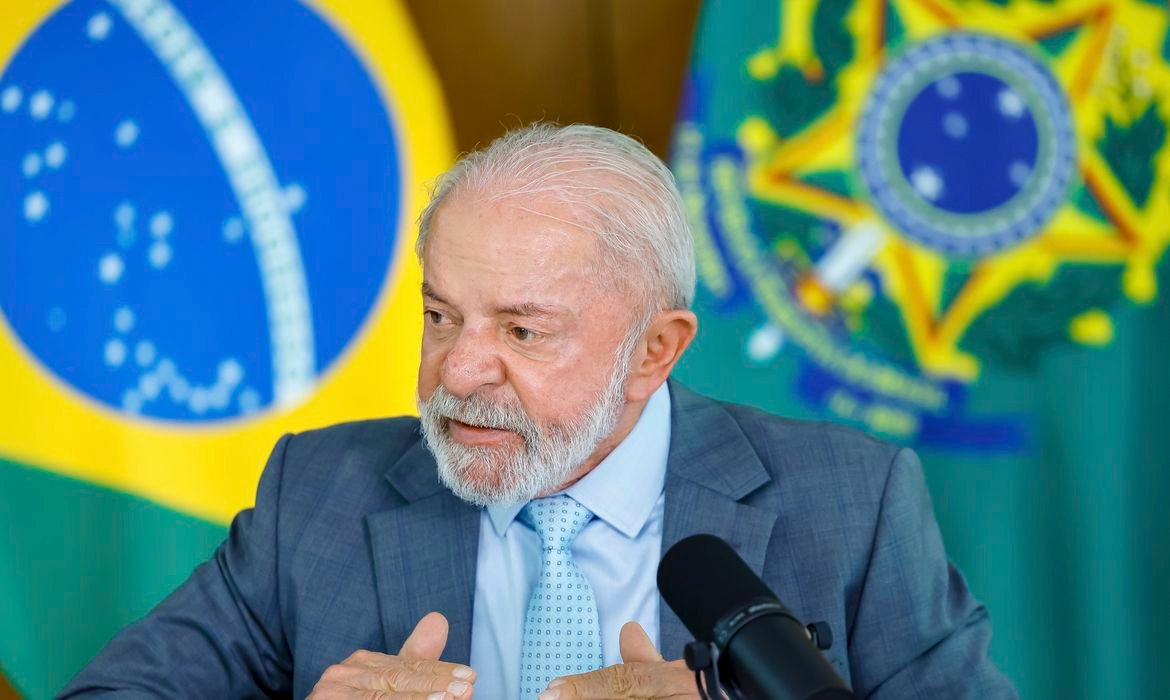 Lula envia ao Congresso projeto de lei para acabar com a escala 6x1 e reduzir jornada para 40 horas