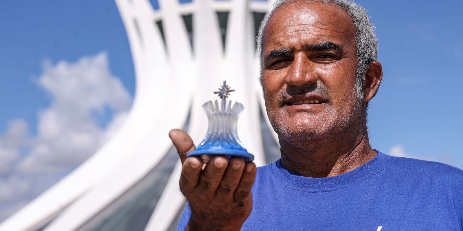Artesãos dão novo sentido a Brasília dos monumentos com miniaturas