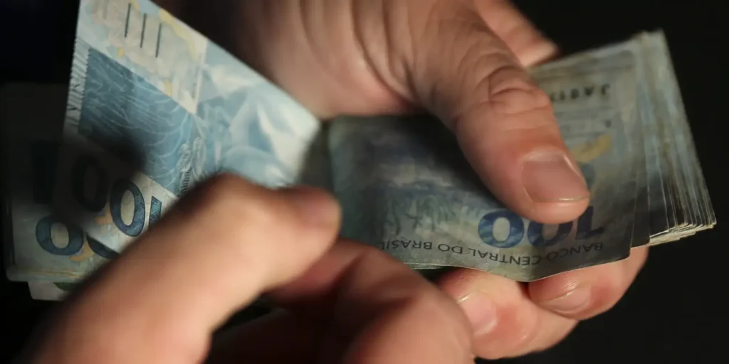 Abono salarial libera R$ 5,4 bilhões para nascidos em março e abril