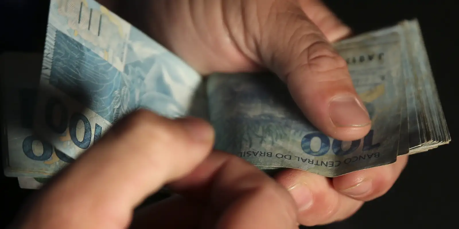 Abono salarial libera R$ 5,4 bilhões para nascidos em março e abril