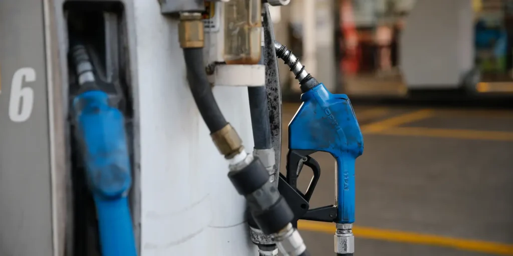 Diesel cai pela 1ª vez desde conflito EUA-Irã e fica em R$ 7,43 por litro