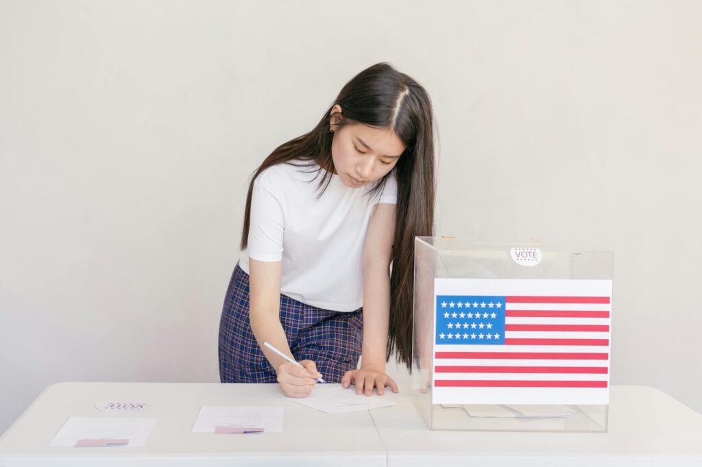 jovem votando eleição