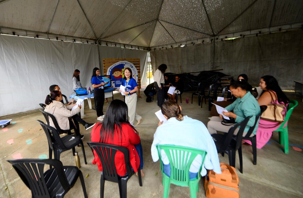 UBS 1 de Taguatinga acolhe famílias de crianças com autismo pelo programa Tealogando