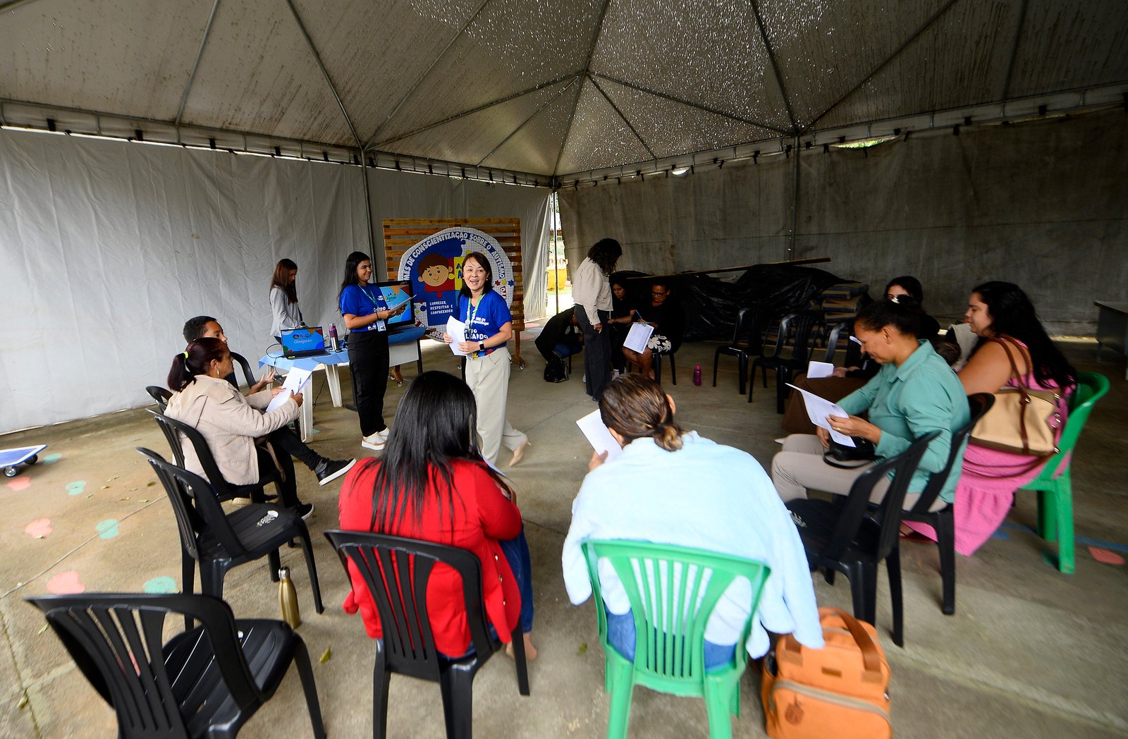 UBS 1 de Taguatinga acolhe famílias de crianças com autismo pelo programa Tealogando
