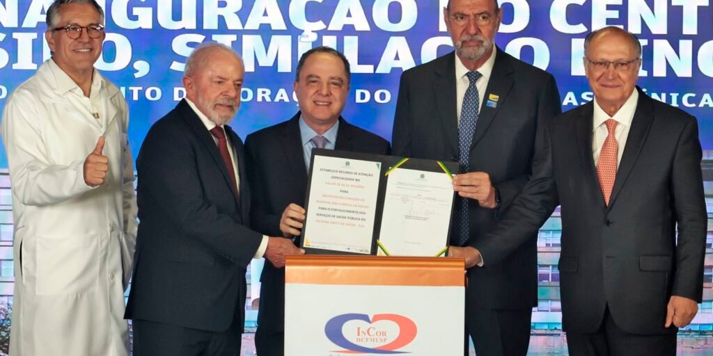Lula sanciona marco regulatório da vacina contra o câncer e anuncia R$ 100 mi ao InCor
