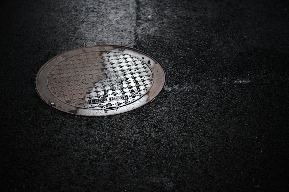 Obra de drenagem urbana em via pavimentada
