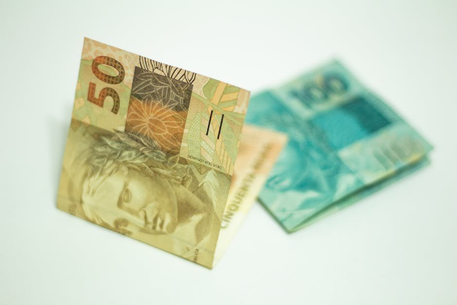 Fachada de instituição financeira com colunas