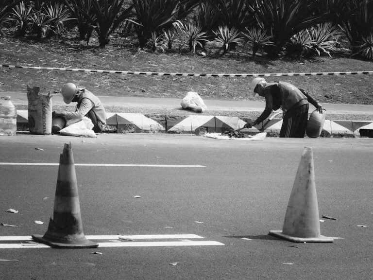 Trabalhadores em obra de infraestrutura urbana