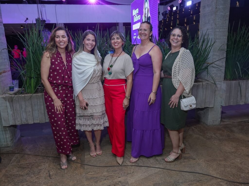 Equipe e convidadas do Viva Mulher em encontro com Liza Lopes