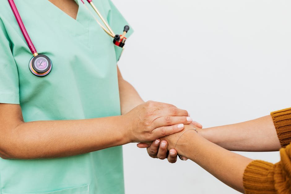 Hospital de Base capacita equipes em atendimento humanizado a pacientes