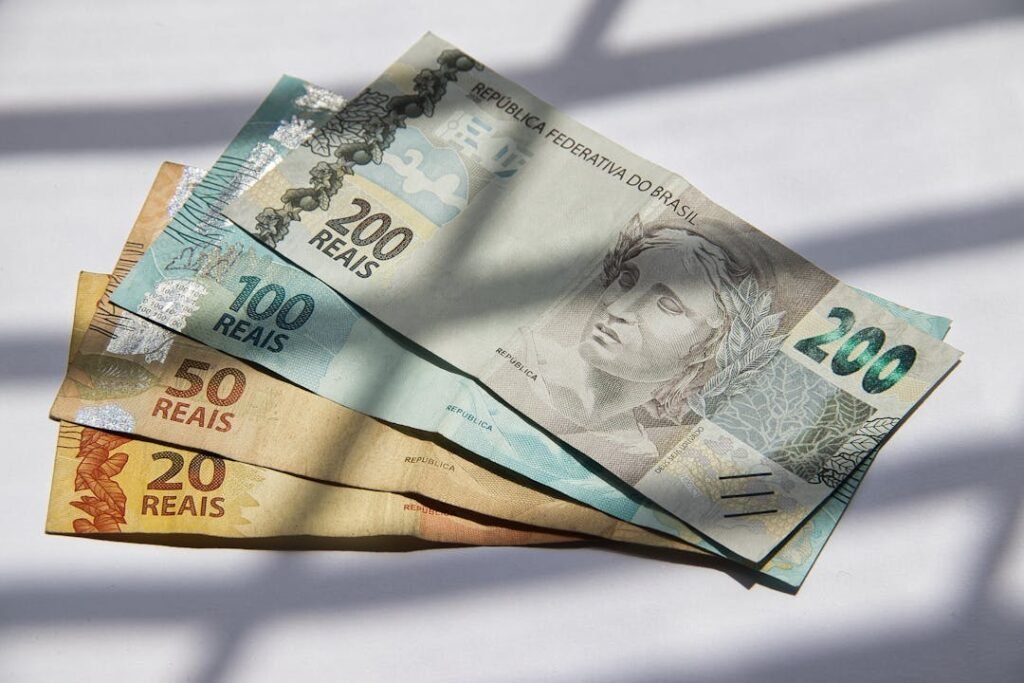 Cedulas brasileiras de varios valores
