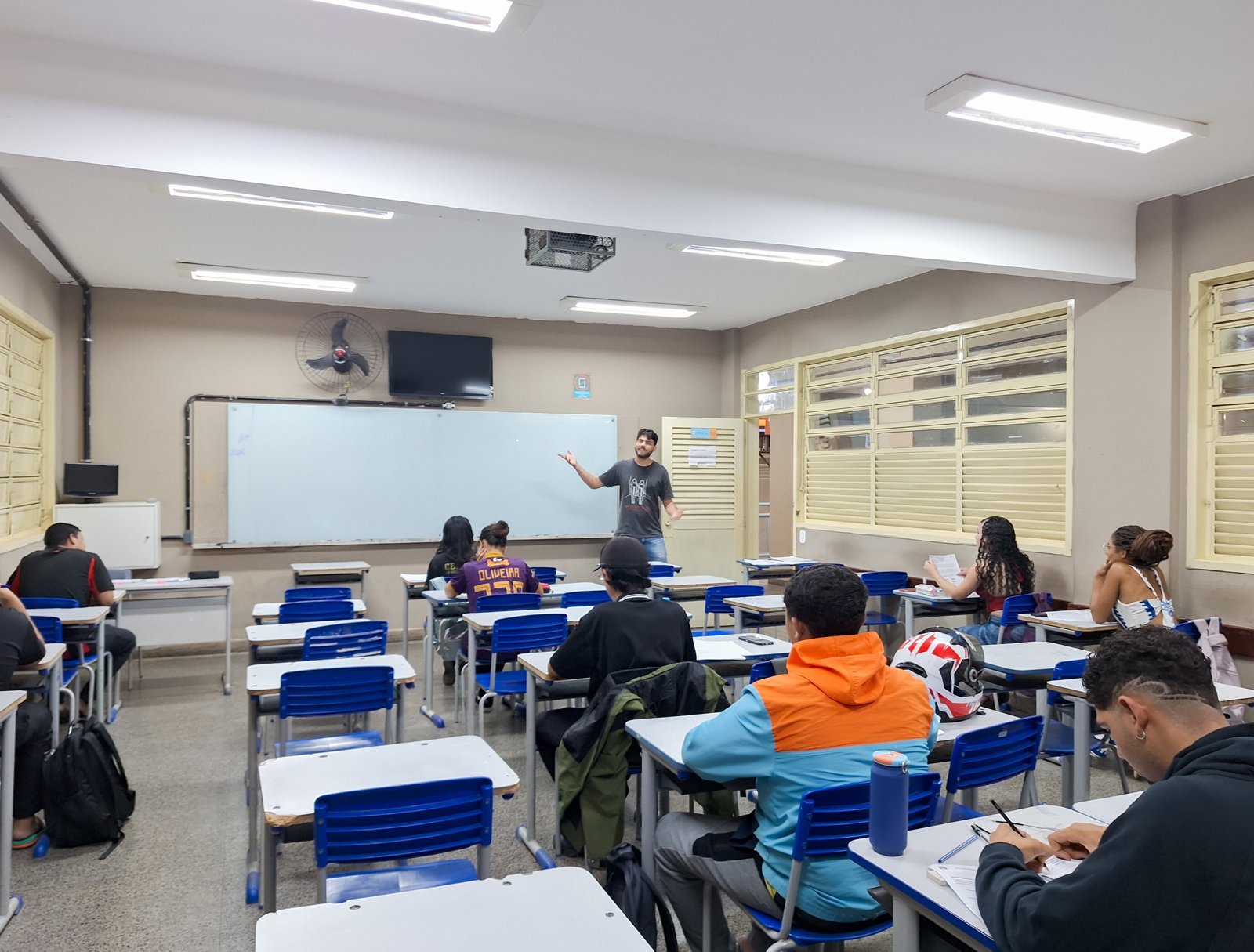 Escola noturna em Recanto das Emas reduz evasao e entra em programa do MEC