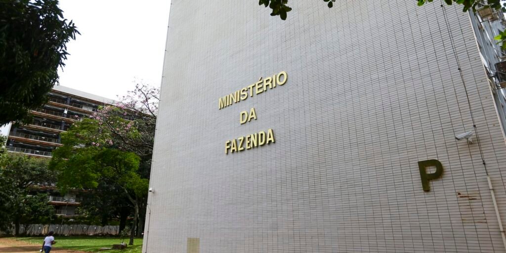 Governo regulamenta cobranca da CBS e do IBS com fase de testes em 2026