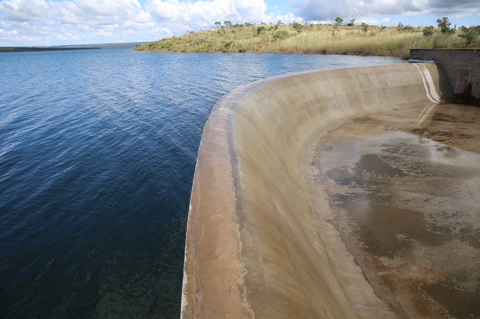 Barragem de Santa Maria volta a transbordar apos quatro anos no DF