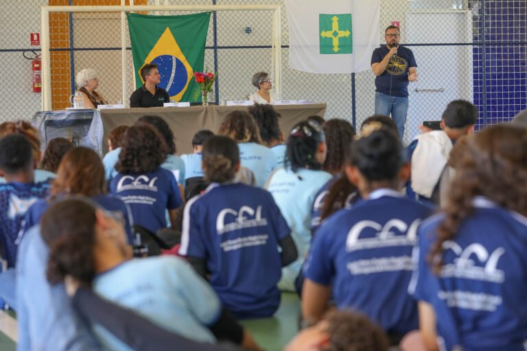 Professor de fisica do Lago Sul vai ao Cern em programa internacional