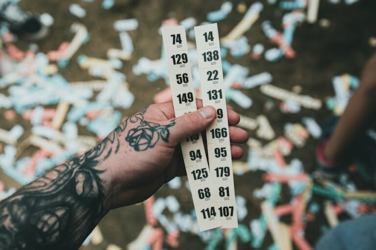 Fichas de madeira com numeros de loteria