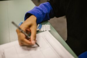 Recruta militar em treinamento de academia