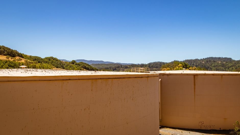Reservatório de água em vista panorâmica