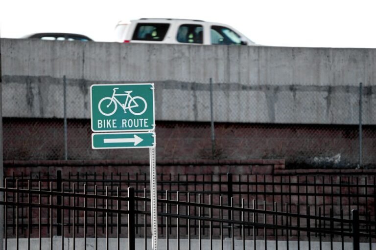 Ciclovia urbana sinalizada em via