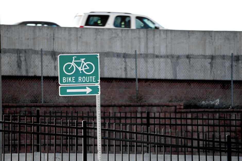 Ciclovia urbana sinalizada em via