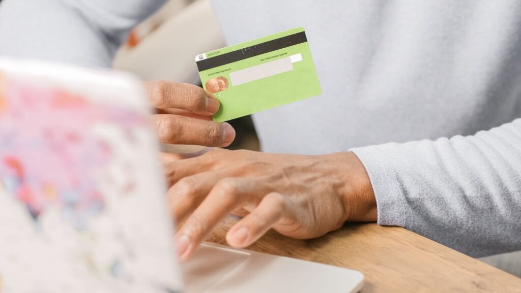 Cartão de crédito: como escolher o seu e fugir dos juros do rotativo
