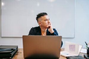 O que é TDAH em adultos: sinais e como é o diagnóstico