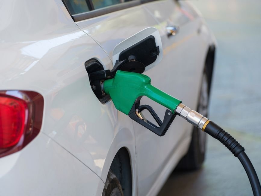 Petróleo cai e pode aliviar preço da gasolina