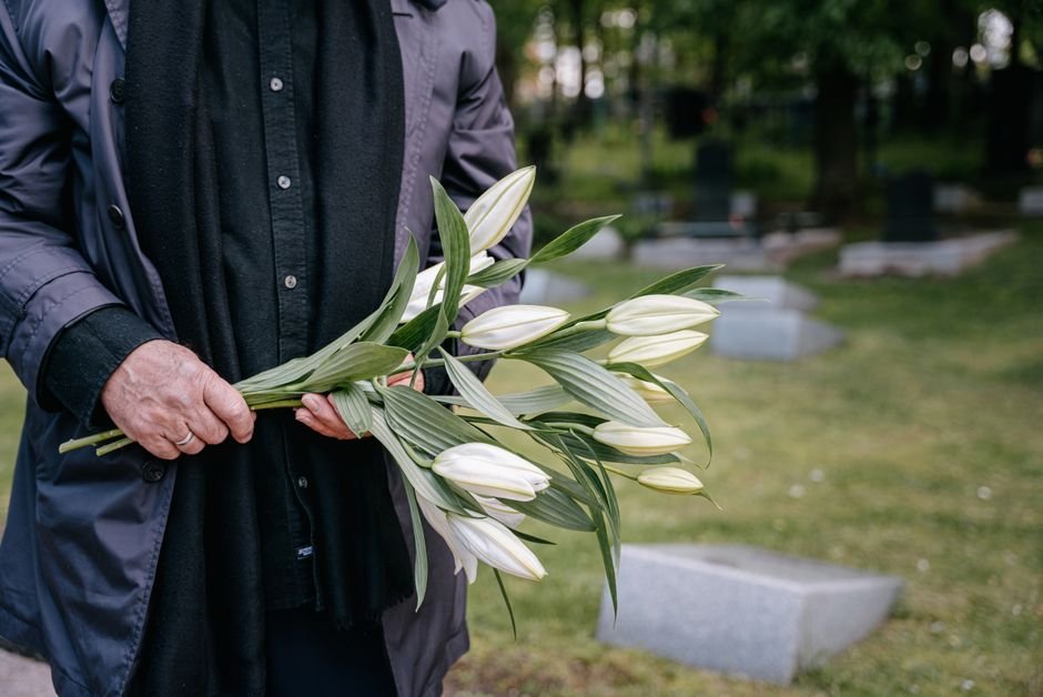 Auxílio funeral e sepultamento gratuito no DF: quem tem direito e como pedir