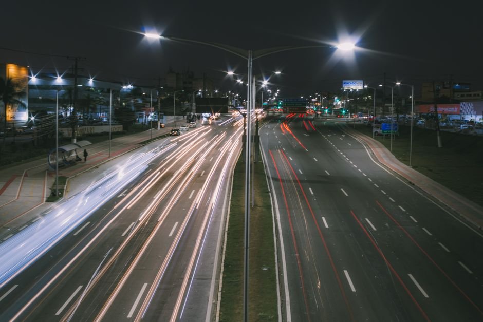 DF-140 ganha iluminação de LED entre Tororó e Mangueiral e reforça segurança na estrada