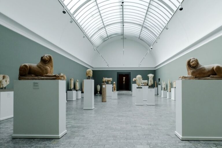 Exposição gratuita em Ceilândia mergulha em criaturas nascidas do inconsciente