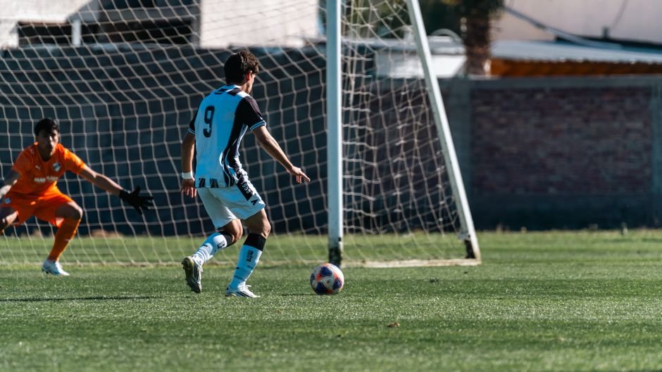 Haaland chega a 7 gols, iguala Messi na artilharia e leva a Noruega à história
