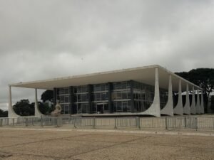 Fachada do edifício-sede do Supremo Tribunal Federal, na Praça dos Três Poderes, em Brasília