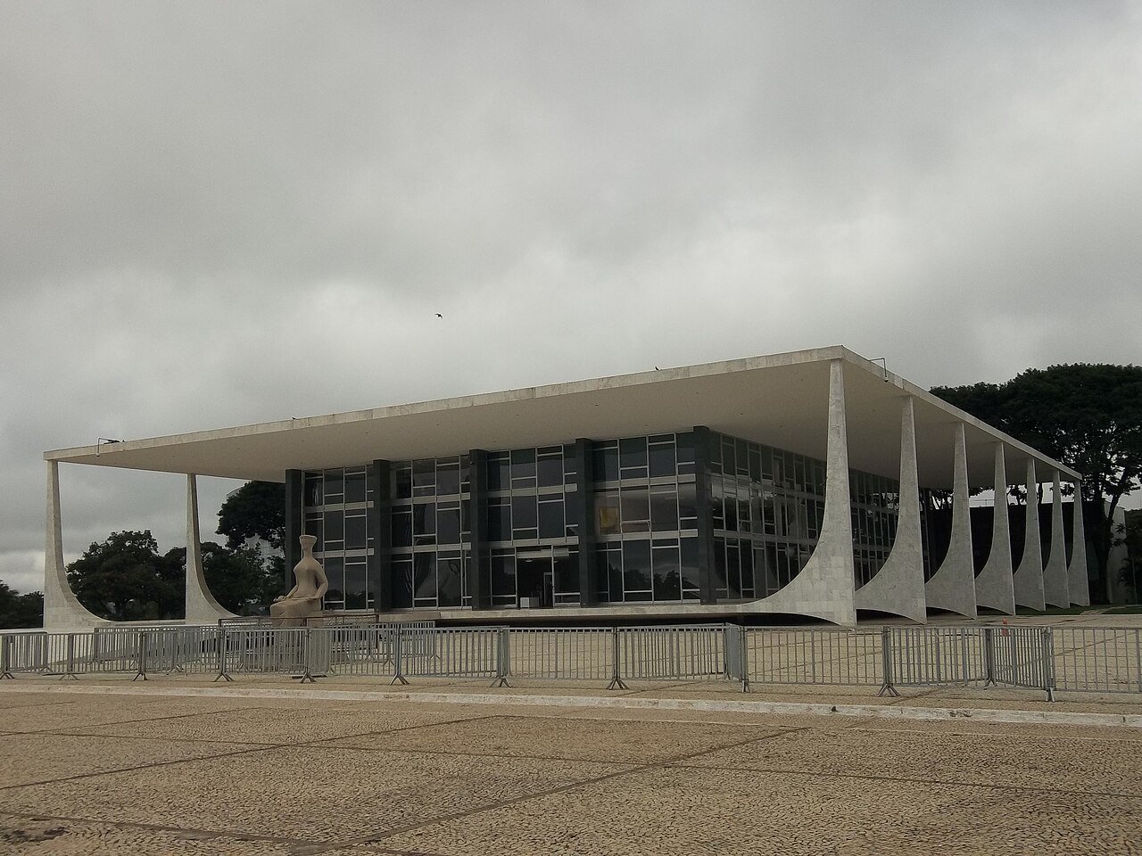 Fachada do edifício-sede do Supremo Tribunal Federal, na Praça dos Três Poderes, em Brasília
