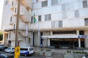 Fachada do edifício sede do Banco de Brasília, o BRB, em Brasília